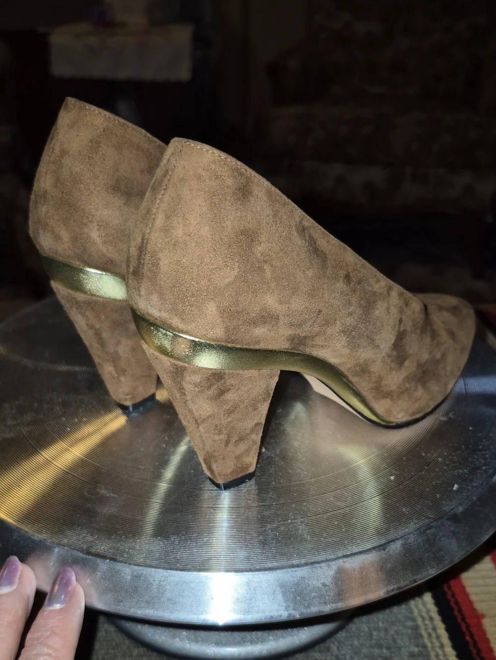 Escada:Made In Italy:Tan Suede/Gold Trim Stunning Italian Leather.Vintage Sz.6AA